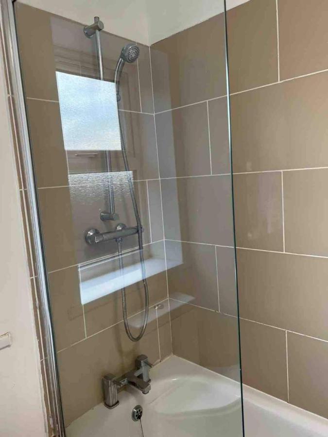 Holiday Flat In Central Slough Near To London Heathrow And Windsor With Free Car Park Exterior foto